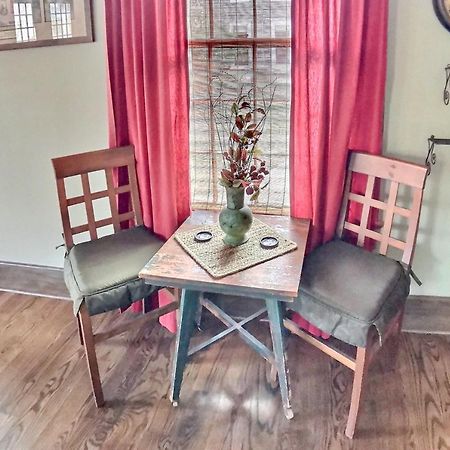 66 Center Street - The Carriage House, Queen Beds, Wifi, Cable Tv, Outdoor Sitting Area, Free On-Site Parking, Spa Tub For 2 Eureka Springs Exterior foto