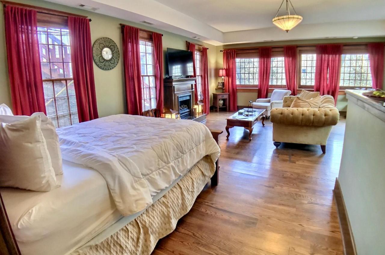 66 Center Street - The Carriage House, Queen Beds, Wifi, Cable Tv, Outdoor Sitting Area, Free On-Site Parking, Spa Tub For 2 Eureka Springs Exterior foto