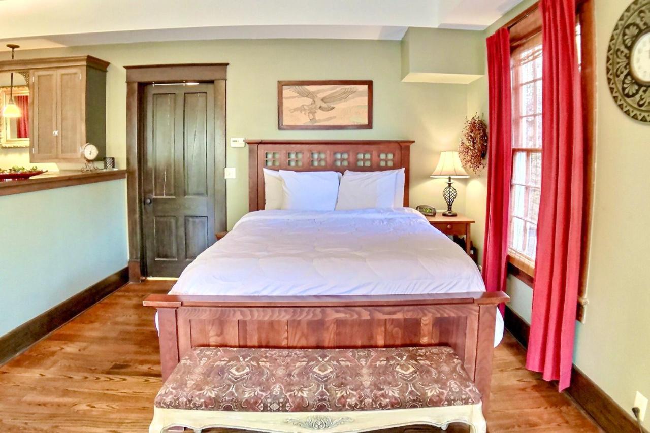 66 Center Street - The Carriage House, Queen Beds, Wifi, Cable Tv, Outdoor Sitting Area, Free On-Site Parking, Spa Tub For 2 Eureka Springs Exterior foto